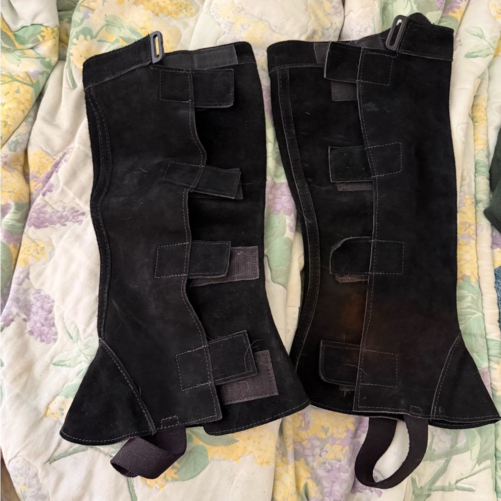 Barnstable men’s black half chaps Adjustable Velcro Straps